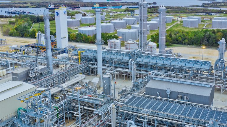 La tecnologia Autothermal Reforming di Air Liquide selezionata per la prima produzione di idrogeno e ammoniaca a basse emissioni di carbonio in Giappone