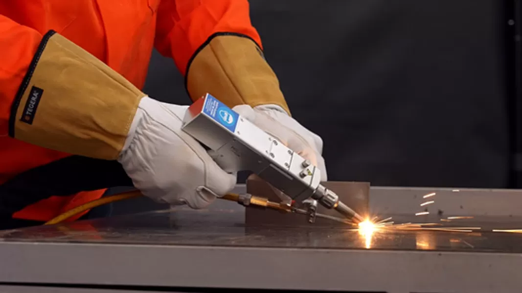 manual_laser_welding