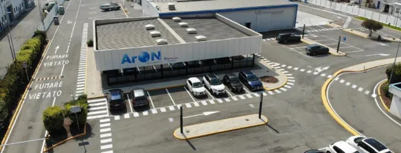 ARON festeggia i dieci anni di attività inaugurando un nuovo store, a Brescia.