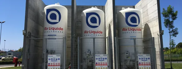 Nel contesto dell'epidemia di Covid-19, Air Liquide è impegnata per rispondere alla crescente necessità di gas medicinali, potenziando gli impianti al servizio delle strutture ospedaliere esistenti o realizzando nuove installazioni presso i presidi ospedalieri sorti appositamente per la gestione dell’emergenza Covid-19. A Napoli, nell’arco di 20 giorni, sono stati completati i lavori per la realizzazione dell’Ospedale modulare Covid, che oggi sorge accanto all’Ospedale del Mare.