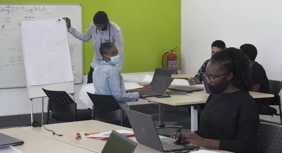 Corsi di formazione IT per contrastare la disoccupazione giovanile: il progetto Sci-Bono