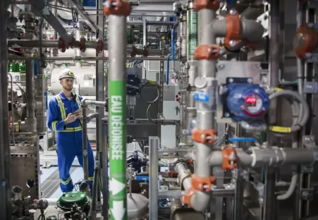 Low-carbon hydrogen production