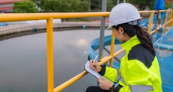 tecnico studia trattamento acque reflue