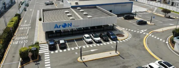 ARON festeggia i dieci anni di attività inaugurando un nuovo store, a Brescia.