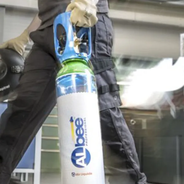 welder_with_albee_weld