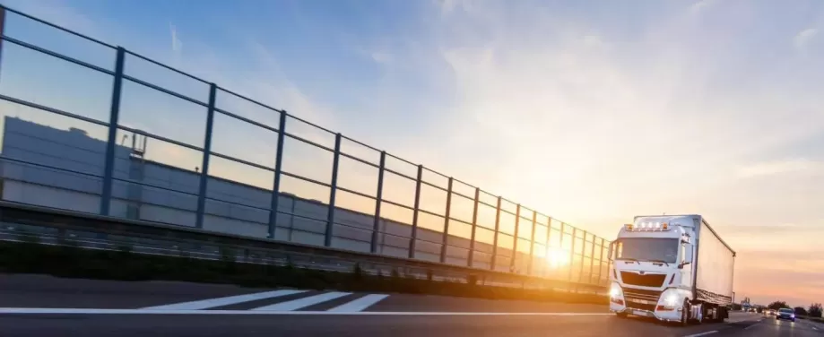 Air Liquide e TotalEnergies uniscono le forze per sviluppare una rete di oltre 100 stazioni di idrogeno per mezzi pesanti in Europa