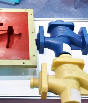 Fabrication de pièces en plastique moulées par injection d’azote