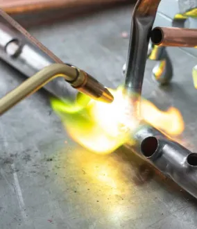 Saldatura e taglio con fiamma ossiacetilenica con Air Liquide