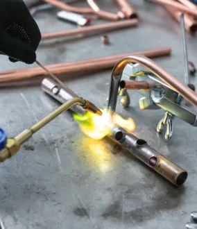 Saldatura e taglio con fiamma ossiacetilenica con Air Liquide