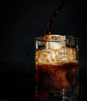 Soluzioni per ottenere bevande frizzanti con uso di gas alimentari