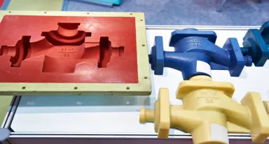 Fabrication de pièces en plastique moulées par injection d’azote